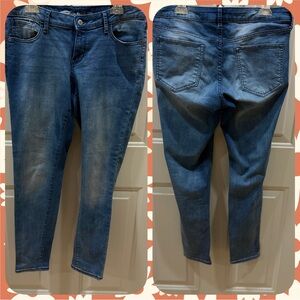 Old Navy Women's Skinny Jeans in Classic Blue